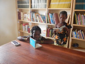 Bibliothèque de l'école de Mangagou